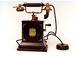 Telfono de sobremesa con magneto y manivela (Ericsson, Beeston-Gran Bretaa, dcada 1910) - Pieza IG: 00334