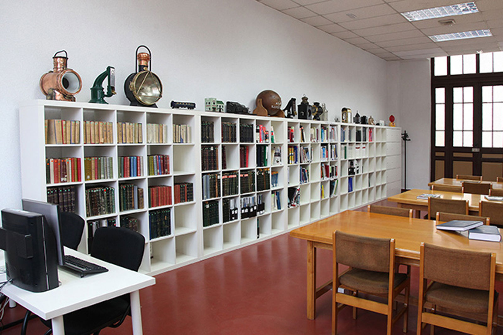 Sala de consulta del Archivo Histórico Ferroviario y Biblioteca Ferroviaria. Año 2012. Foto: Federico Pérez. <i>AHF-MFM</i>