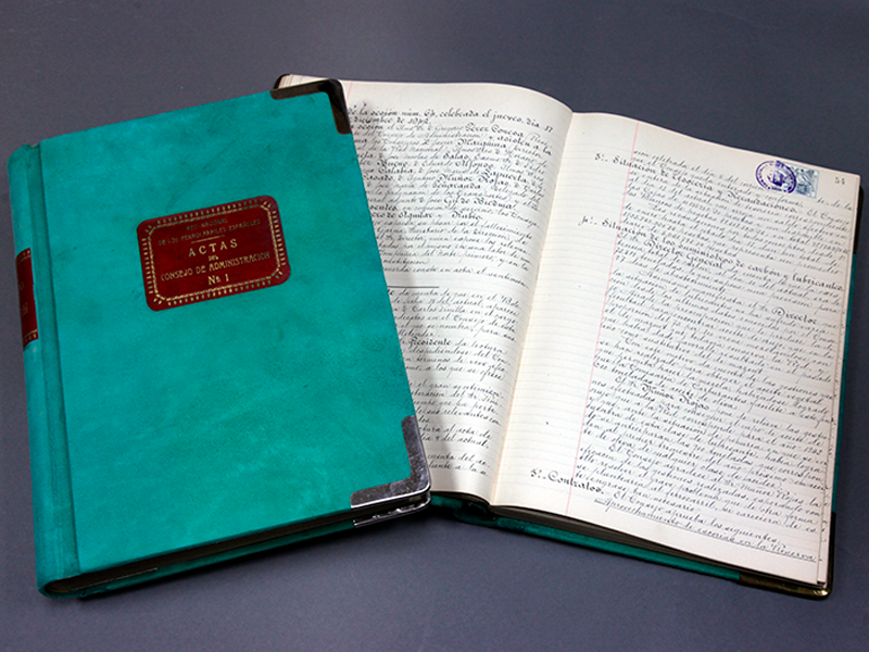 Libros de Actas del Consejo de Administración de RENFE. Año 1941-1944. Sign. Lr-0016 - Lr-0017
