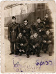 Ramón Botana García, primero por la derecha arriba, posando junto a otros compañeros de la 10ª promoción de la Agrupación de Movilización y Prácticas de Ferrocarriles en las proximidades de la estación de Madrid - Atocha - 06/01/1951 - Madrid