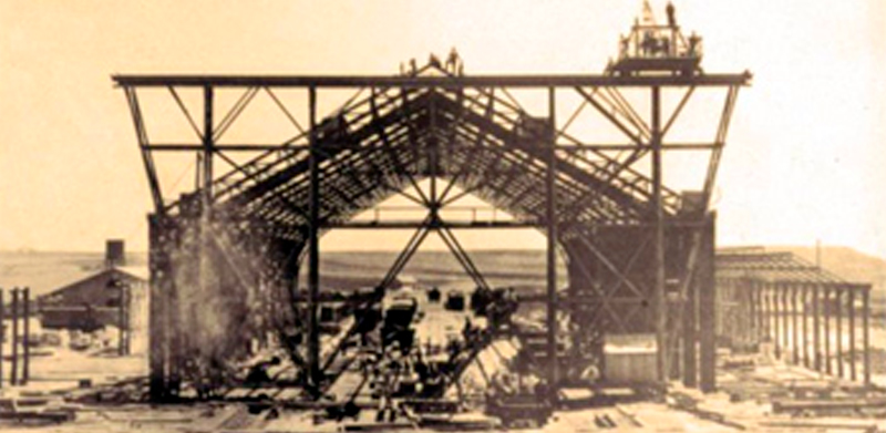 Construcción de la nave central del edificio de viajeros