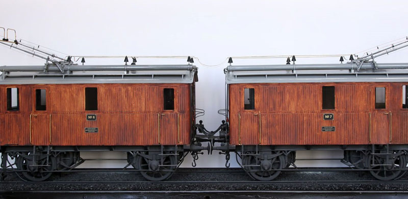 Modelo de doble locomotora eléctrica trifásica