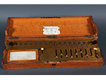 Calculadora mecnica - Aritmmetro de Thomas Colmar (Thomas de Bojano, Pars, 1877) - Pieza IG: 05903