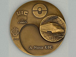 Medalla conmemorativa de la UIC por el nuevo sistema de comunicaciones ferroviarias, 1993 (Grabador: Suc. Fernando Santos. Diseador: Ferreira, Lisboa, 1993) - Donacin: Enrique Balbuena - Pieza IG: 08317
