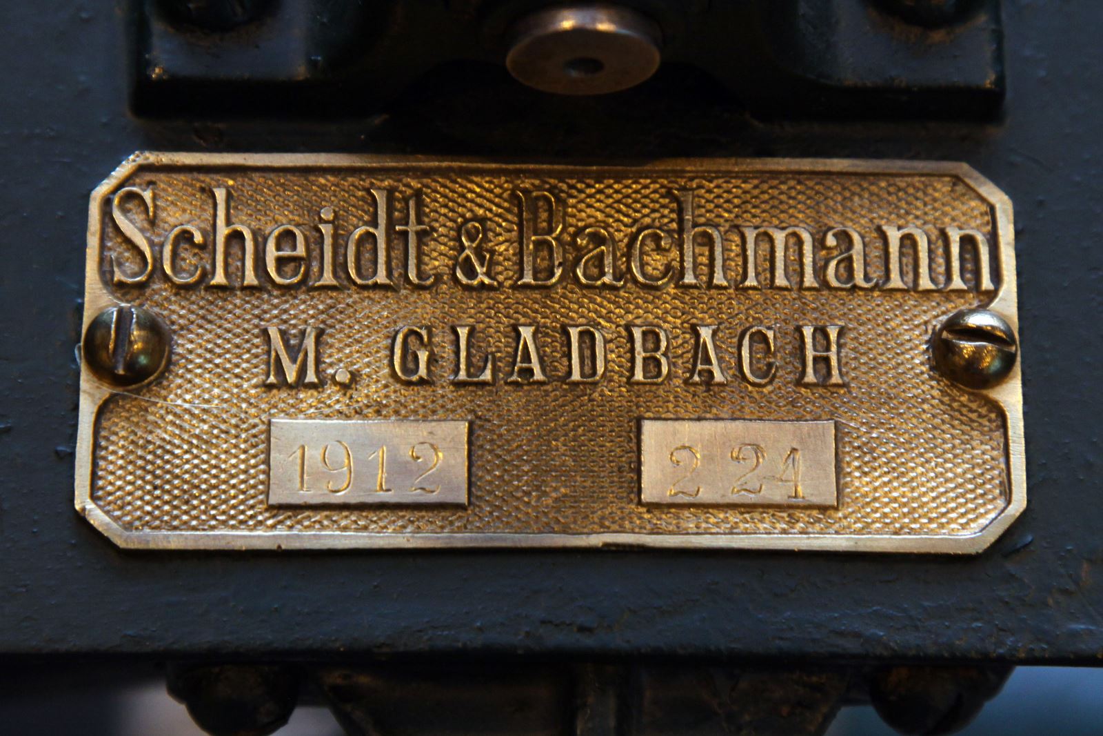 Placa: fabricante, dise�ador, a�o y n.� serie